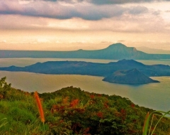 i0013-Taal From Afar